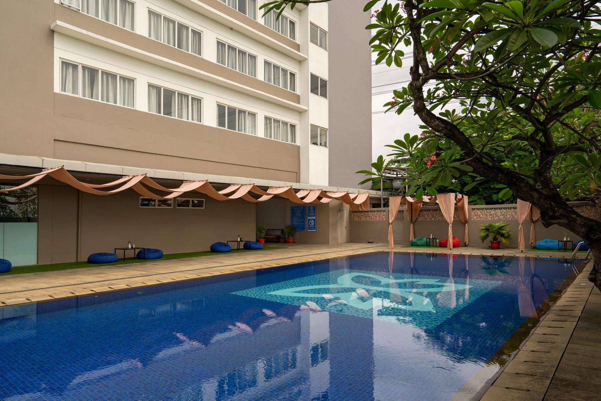 Batiqa Hotel & Apartments Караванг Екстериор снимка