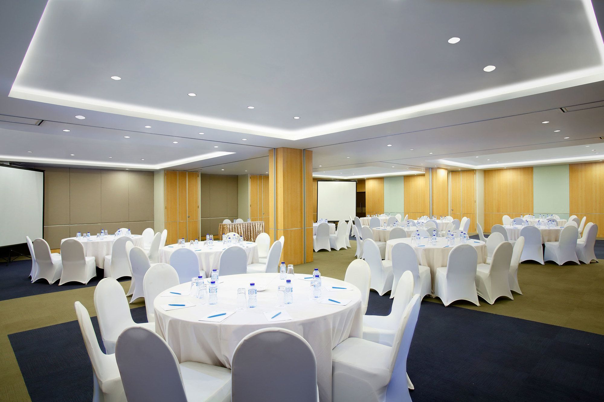 Batiqa Hotel & Apartments Караванг Екстериор снимка