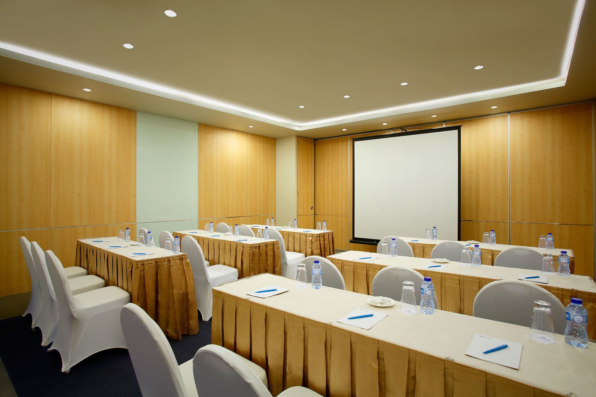 Batiqa Hotel & Apartments Караванг Екстериор снимка